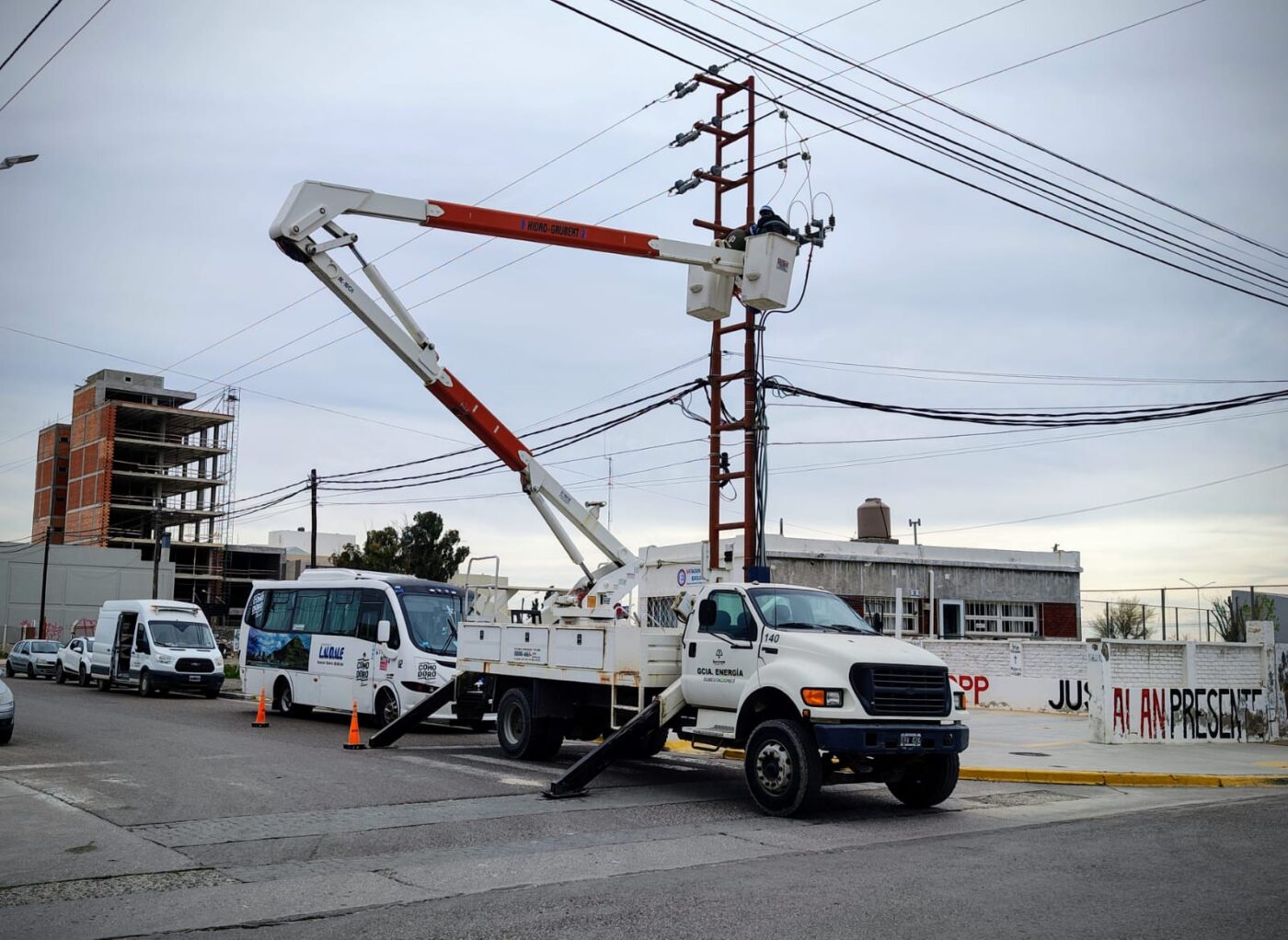 Mantenimiento Sobre El Servicio Eléctrico Servicoop Servicios Públicos En Puerto Madryn 3624