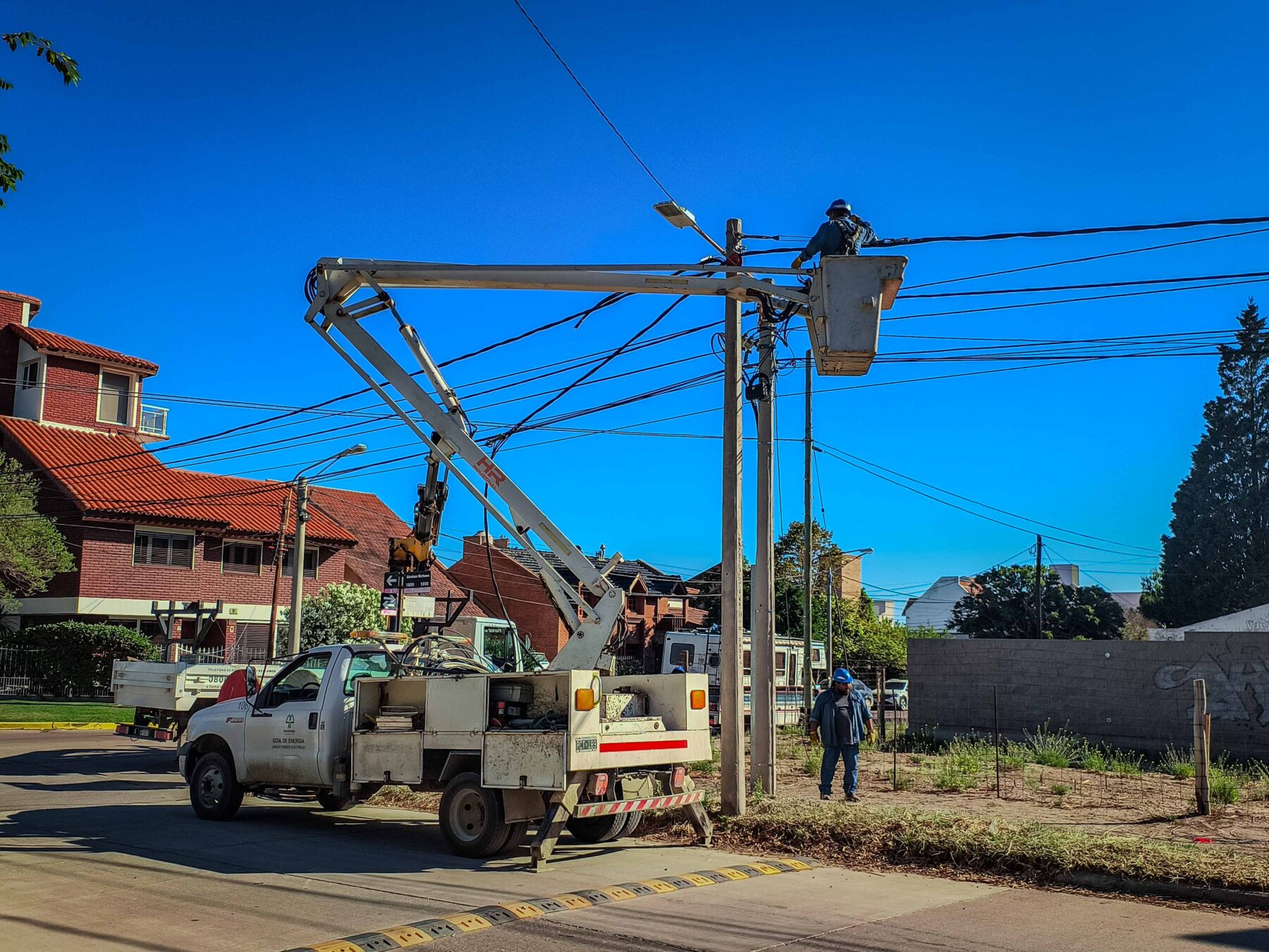 Nuevas redes de baja tensión sobre calle Mathews - Servicoop ...
